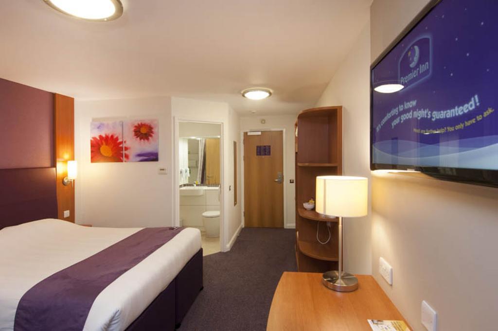 Premier Inn Glenrothes Ngoại thất bức ảnh