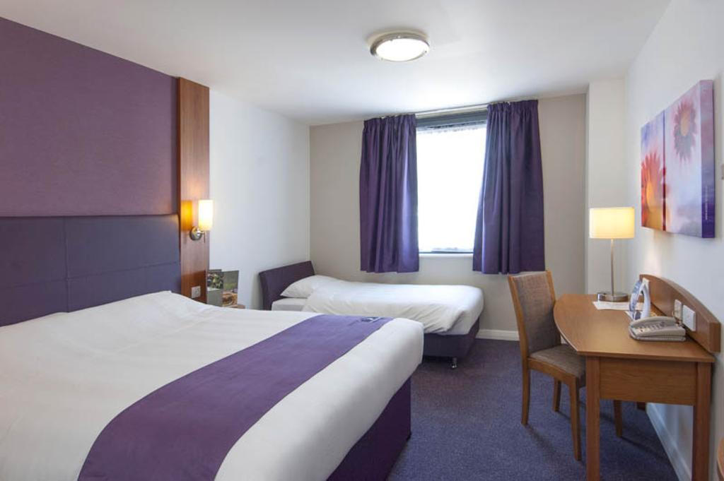 Premier Inn Glenrothes Ngoại thất bức ảnh