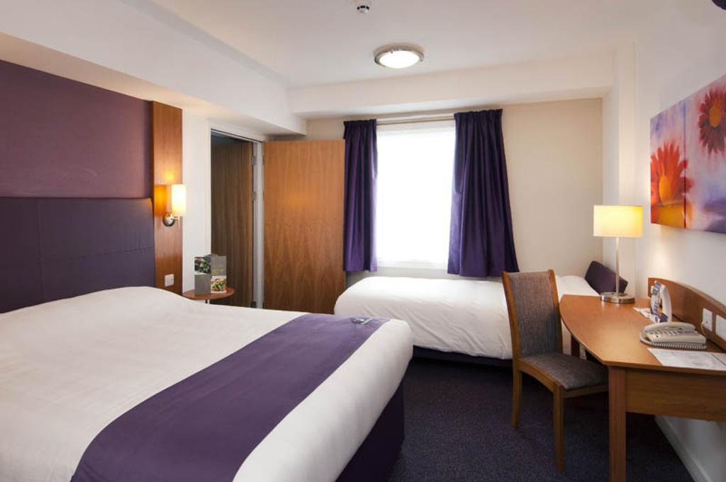 Premier Inn Glenrothes Ngoại thất bức ảnh