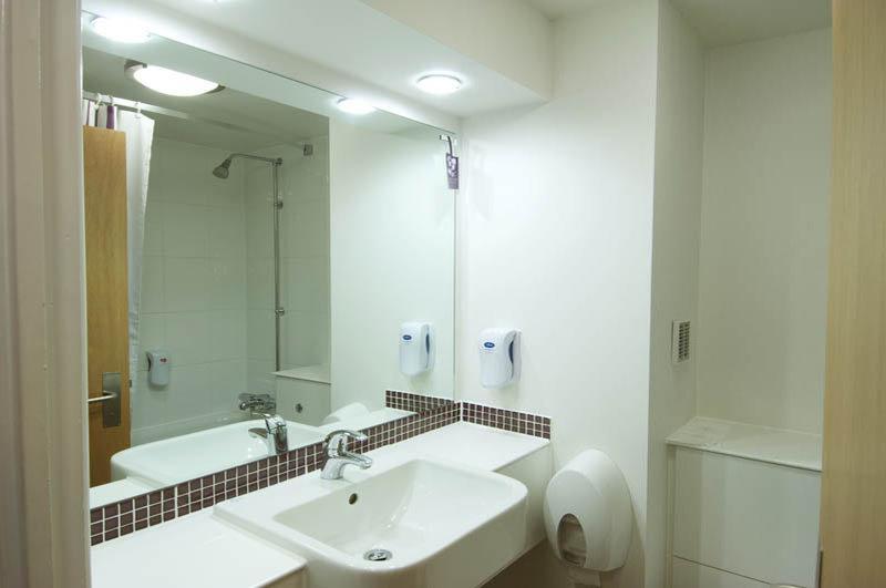 Premier Inn Glenrothes Ngoại thất bức ảnh